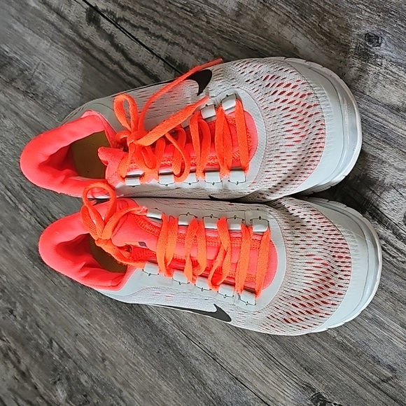 Nike Women's White and Pink Running Shoes - Picture 2 of 4